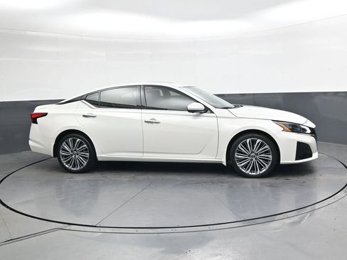 Used 2023 Nissan Altima 2.5 SL image 3