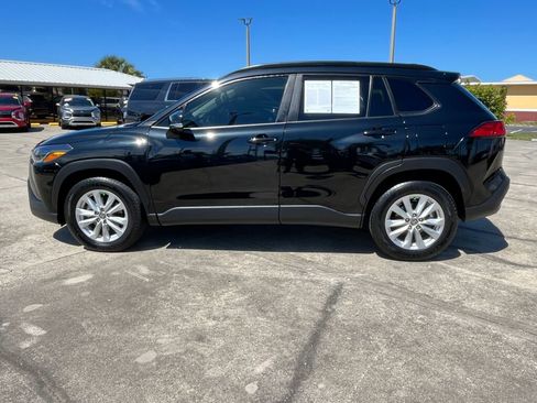 Used 2022 Toyota Corolla Cross LE w/ Moonroof Package image 6