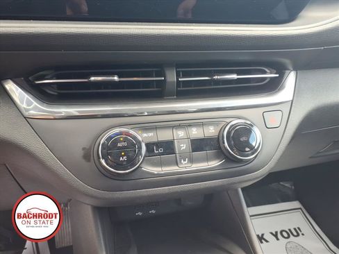 Used 2024 Buick Envista Preferred w/ Convenience II Package FWD image 11
