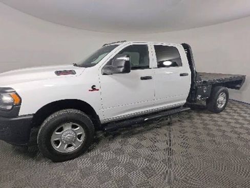 Used 2024 RAM 2500 Tradesman w/ Snow Chief Group AWD/4WD image 3