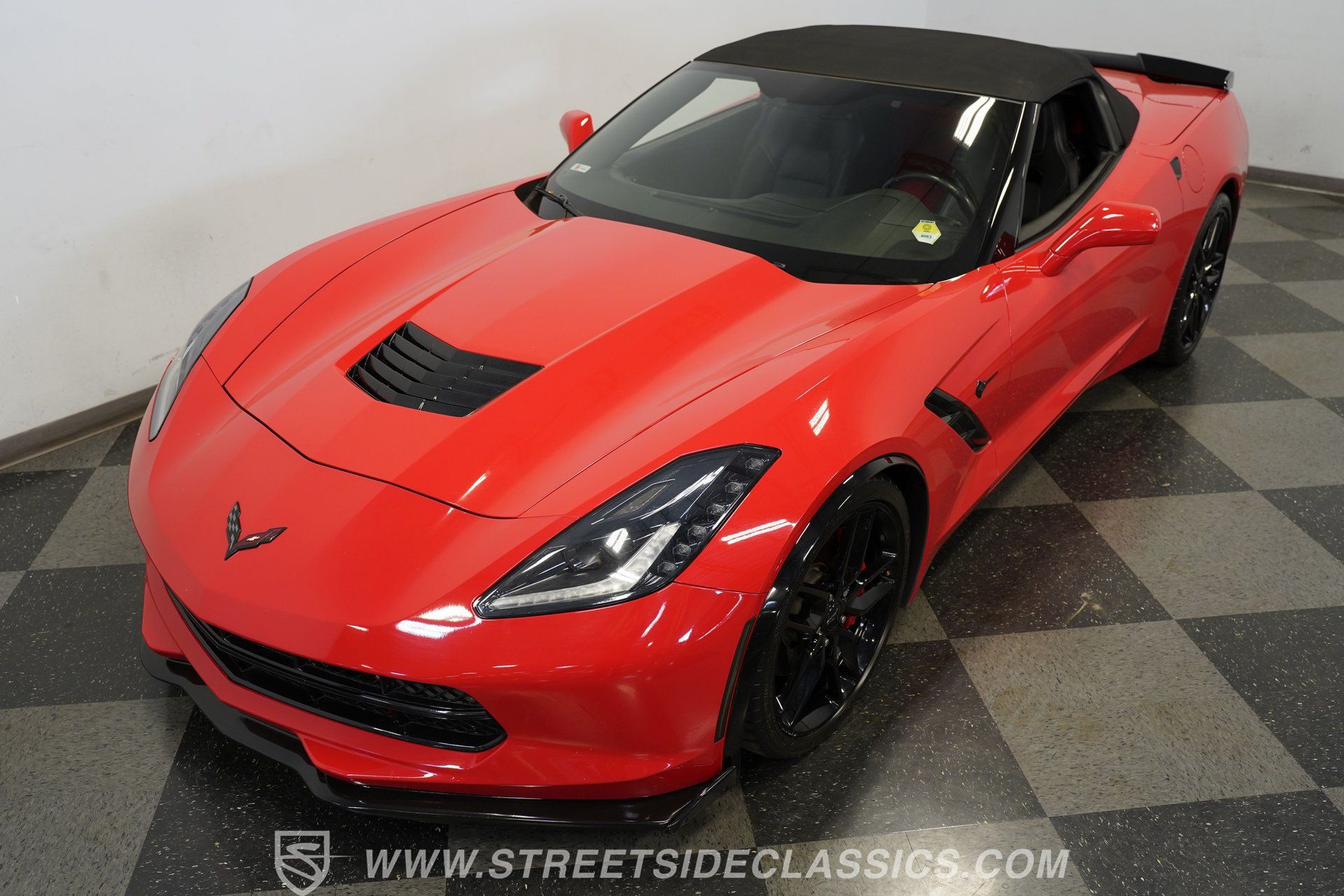 Used 2019 Chevrolet Corvette Stingray Convertible w/ Carbon Flash Badge Package RWD image 22