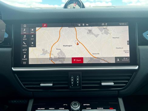 Used 2021 Porsche Cayenne image 14