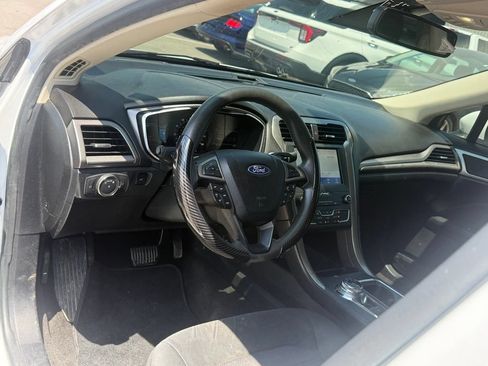 Used 2020 Ford Fusion SE FWD image 4