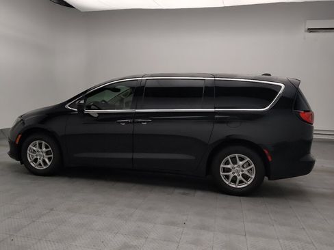 Used 2023 Chrysler Voyager LX w/ Fleet Security Group FWD image 3