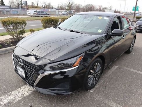 Certified 2025 Nissan Altima 2.5 SV image 9