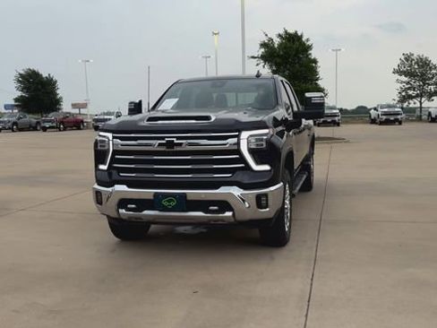 Used 2024 Chevrolet Silverado 3500 LTZ w/ LTZ Premium Package AWD/4WD image 4