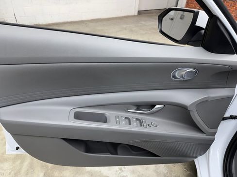 Used 2025 Hyundai Elantra SE image 10