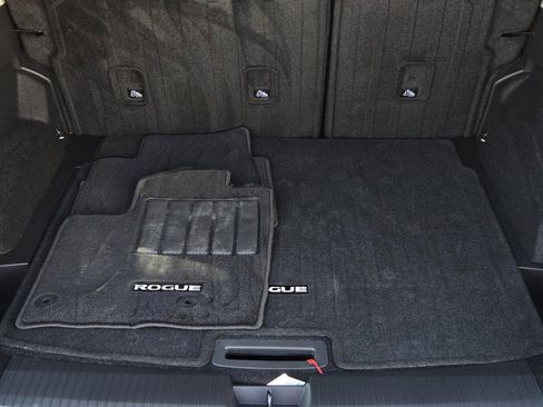 Used 2025 Nissan Rogue S image 9