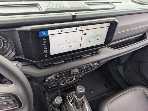 Used 2025 Jeep Gladiator High Tide image 26