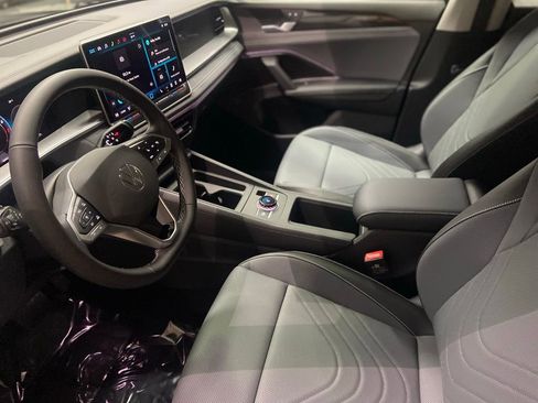 New 2026 Volkswagen Tiguan SE image 4