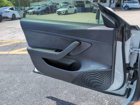Used 2020 Tesla Model 3 Standard Range RWD image 19