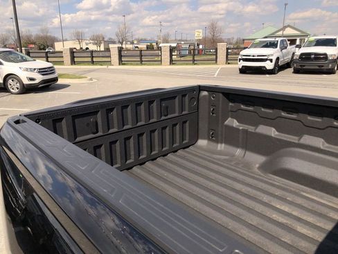 Used 2024 GMC Canyon AT4X AWD/4WD image 9