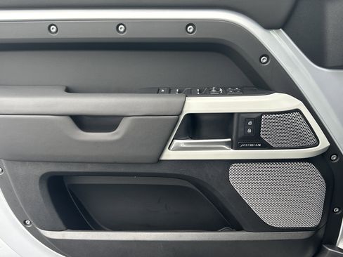 Used 2024 Land Rover Defender 130 S image 22