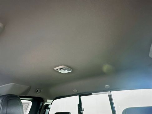 Used 2024 Nissan Frontier SV w/ SV Convenience Package image 20