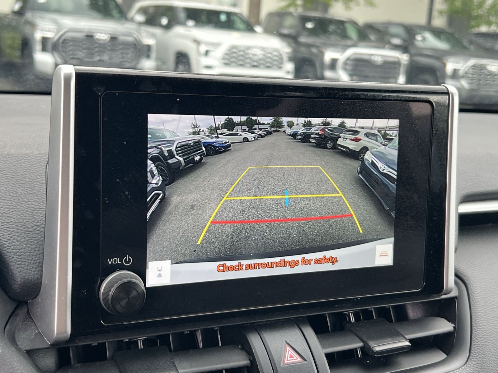 Used 2025 Toyota RAV4 XLE AWD/4WD image 19