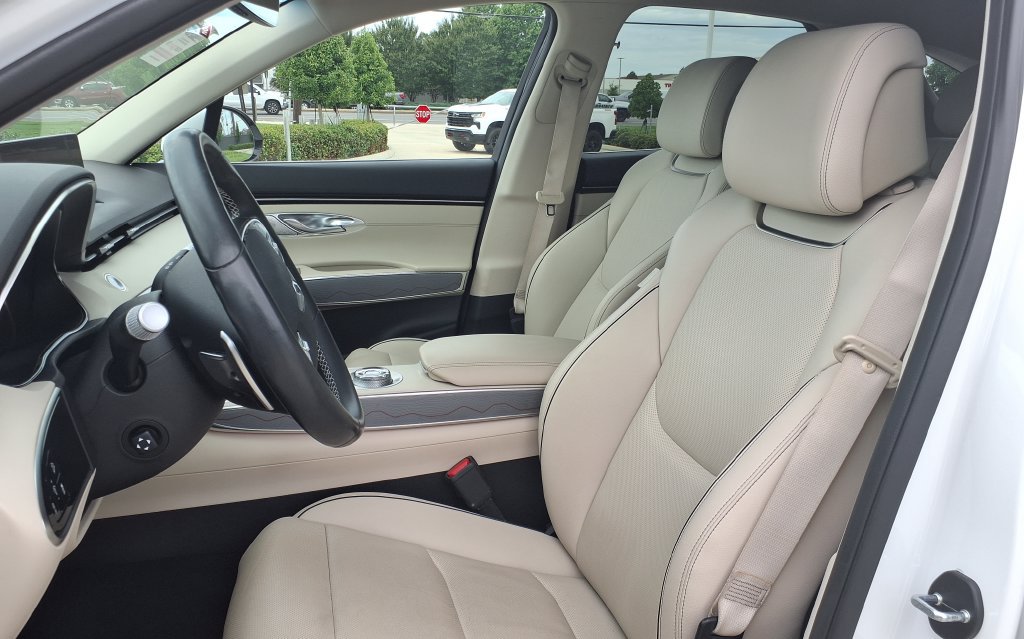 Used 2024 Genesis GV70 2.5T w/ Advanced Package AWD/4WD image 12
