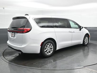 New 2026 Chrysler Pacifica Select