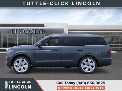 New 2025 Lincoln Navigator Reserve image 3