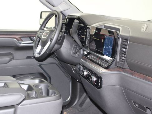 Used 2025 GMC Sierra 1500 SLT image 33