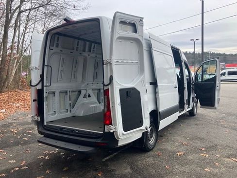 Used 2022 Mercedes-Benz Sprinter 2500 image 36