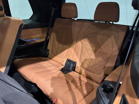 Used 2024 BMW X7 xDrive40i w/ M Sport Package image 36