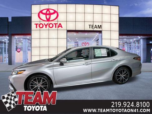 Used 2024 Toyota Camry SE FWD image 1