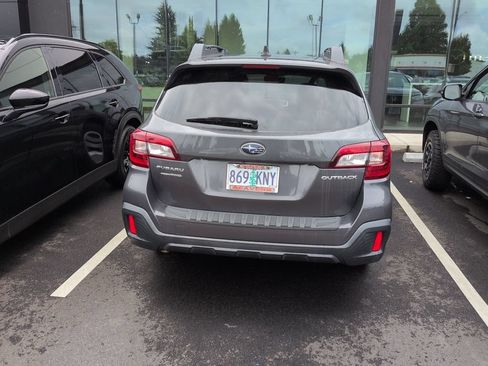 Used 2018 Subaru Outback 2.5i Premium w/ Popular Package #1 AWD/4WD image 4