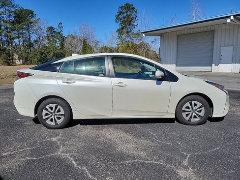 Used 2018 Toyota Prius Two w/ Prius Two Safety Plus Package image 9