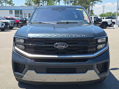 Used 2025 Ford Expedition Max Platinum w/ Driver's Package AWD/4WD image 8