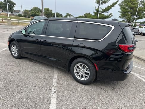 New 2026 Chrysler Pacifica Select image 23