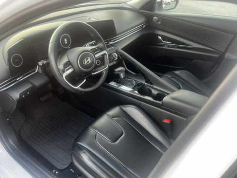 Used 2024 Hyundai Elantra Limited image 12