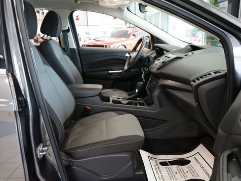 Used 2017 Ford Escape SE w/ SE Cold Weather Package AWD/4WD image 37