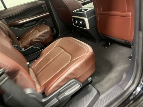 Used 2024 Ford Expedition Limited image 22
