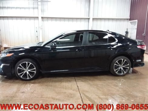 Used 2020 Toyota Camry SE image 5