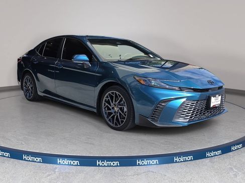 Used 2025 Toyota Camry SE w/ Convenience Package AWD/4WD image 4