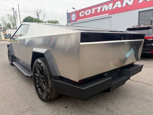 Used 2024 Tesla Cybertruck AWD Crew Cab image 9