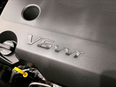 Used 2023 Chevrolet Traverse LT w/ LPO, Floor Liner Package AWD/4WD image 35