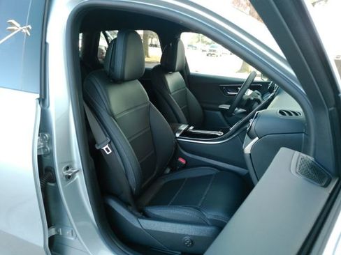 Used 2025 Mercedes-Benz GLC 300 image 23