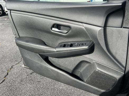 Certified 2025 Nissan Sentra SV image 15