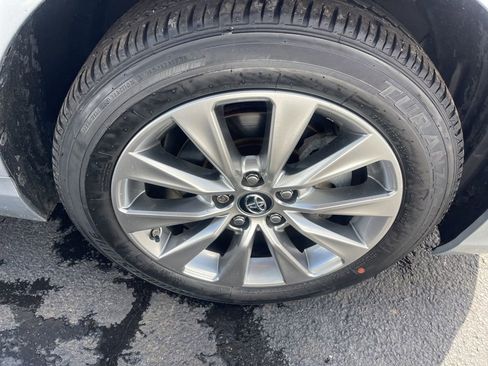 Used 2017 Toyota Camry XLE image 27