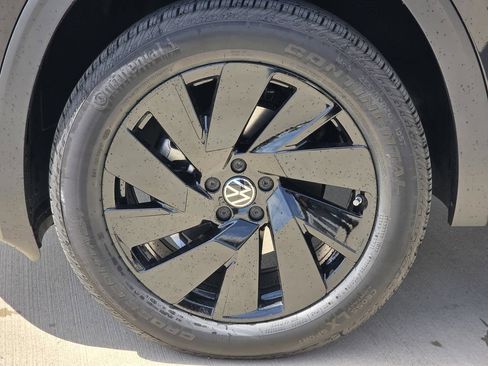 New 2026 Volkswagen Atlas SE FWD image 9