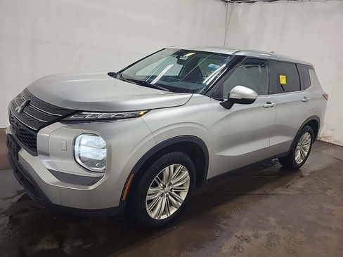 Used 2022 Mitsubishi Outlander ES image 1
