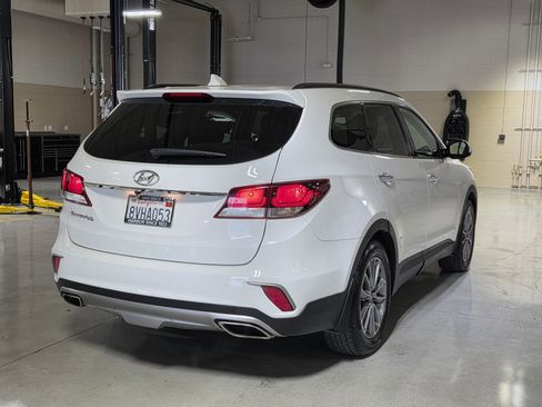 Used 2017 Hyundai Santa Fe SE image 7