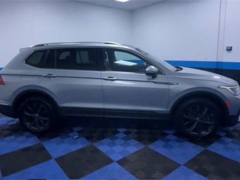 Used 2022 Volkswagen Tiguan SE image 9