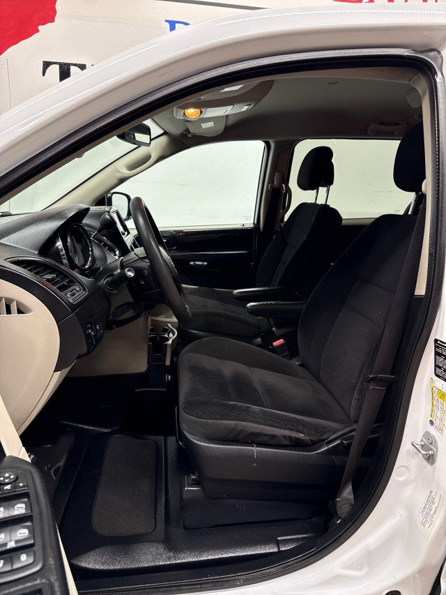 Used 2019 Dodge Grand Caravan SE FWD image 31