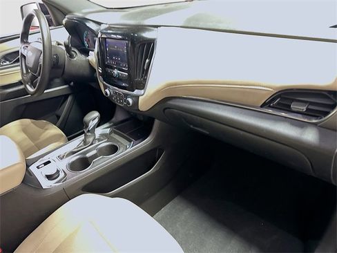 Used 2022 Chevrolet Traverse LS image 32