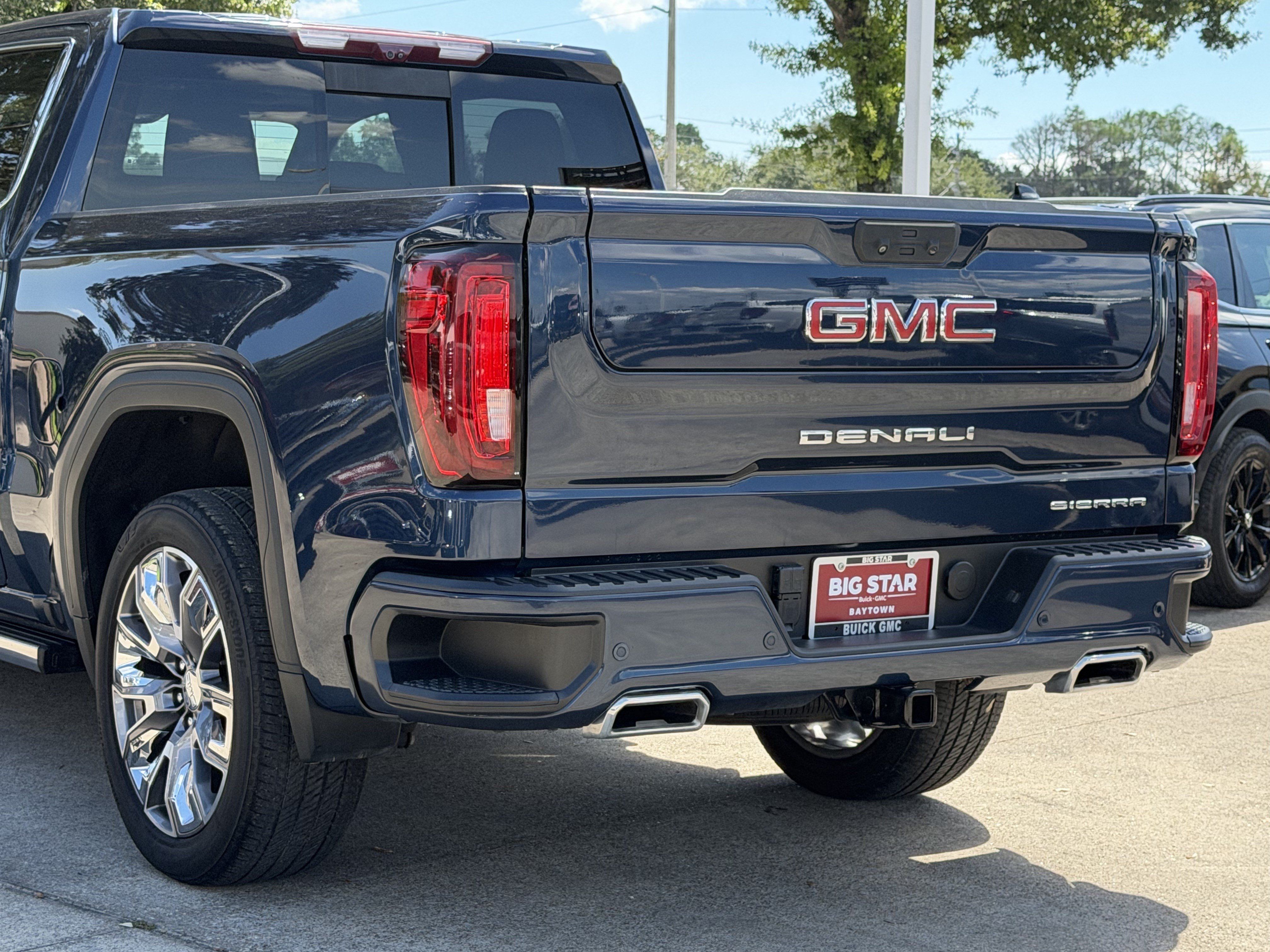 Used 2023 GMC Sierra 1500 Denali w/ Denali Reserve Package AWD/4WD image 8