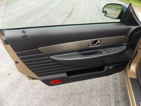 Used 2005 Ford Thunderbird RWD image 17