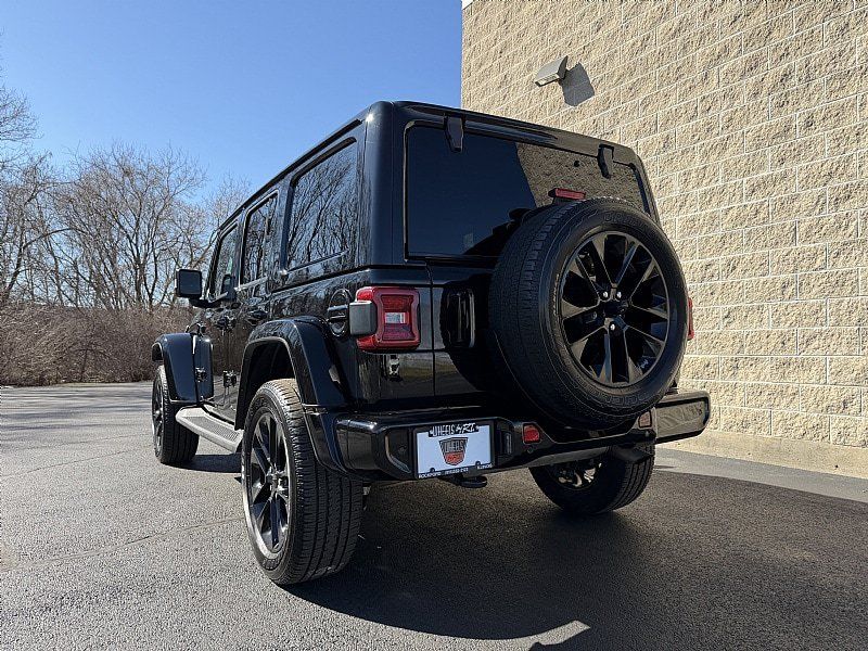 Used 2022 Jeep Wrangler Unlimited Sahara AWD/4WD image 8