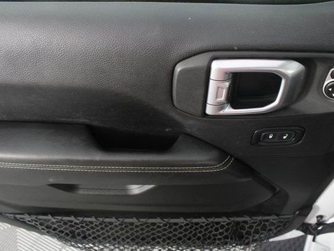 Used 2020 Jeep Wrangler Unlimited Sahara image 13